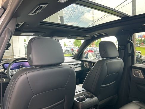 Used 2025 Buick Enclave Avenir w/ Super Cruise Package FWD image 11