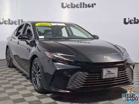 Certified 2025 Toyota Camry XLE FWD image 1