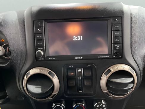 Used 2016 Jeep Wrangler Unlimited Sahara AWD/4WD image 16