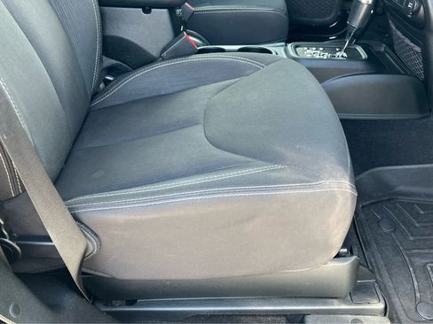 Used 2018 Jeep Wrangler Sahara w/ Connectivity Group image 18