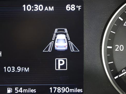 Used 2023 Nissan Versa SR w/ Trunk Package image 17