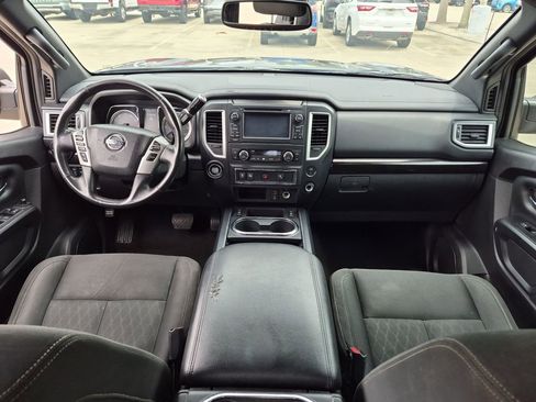 Used 2018 Nissan Titan SV w/ SV Convenience Package RWD image 19
