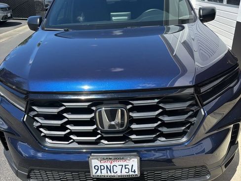 Used 2025 Honda Pilot Sport image 1