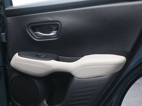 Used 2025 Honda HR-V LX image 25