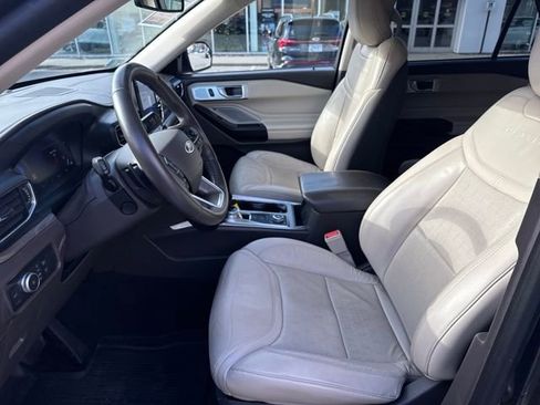 Used 2020 Ford Explorer Platinum w/ Premium Technology Package image 13