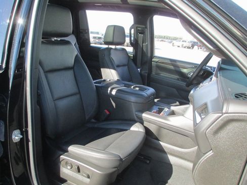 Used 2023 Chevrolet Suburban Z71 w/ Luxury Package image 21