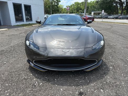 Used 2021 Aston Martin V8 Vantage Coupe image 3
