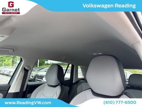 Used 2025 Volkswagen Tiguan SE AWD/4WD image 14