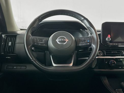 Used 2024 Nissan Pathfinder SV image 18