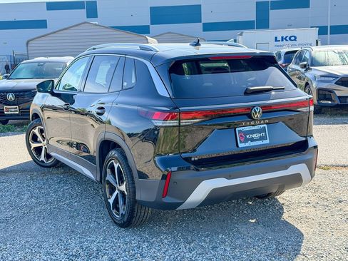 New 2026 Volkswagen Tiguan SE FWD image 9