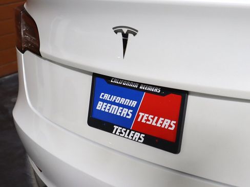 Used 2022 Tesla Model 3 Standard Range image 12