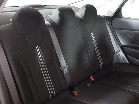 Used 2023 Hyundai Elantra SEL image 29