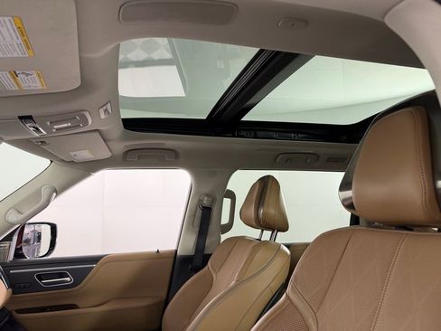 Used 2025 INFINITI QX80 Sensory image 24