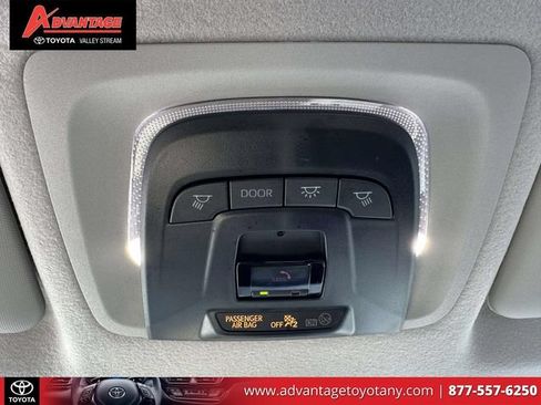 Used 2023 Toyota Corolla Cross L AWD/4WD image 36