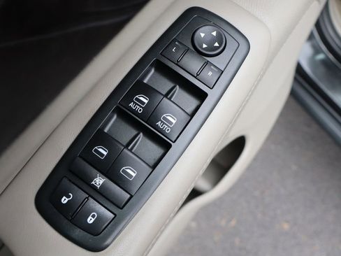 Used 2013 Jeep Grand Cherokee Laredo w/ Laredo E Group image 27