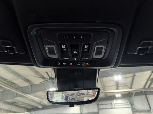 Used 2025 GMC Sierra 2500 AT4 w/ AT4 Premium Plus Package AWD/4WD image 11