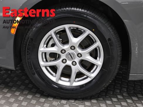Used 2023 Chrysler Pacifica Touring-L FWD image 35