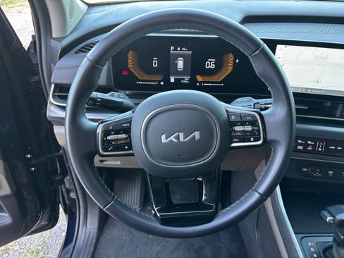 Used 2026 Kia Carnival FWD image 30