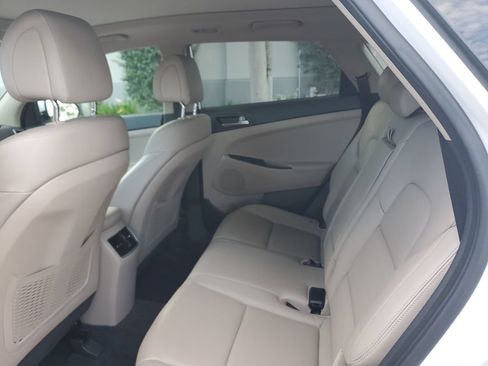 Used 2016 Hyundai Tucson Limited w/ Option Group 03 FWD image 17