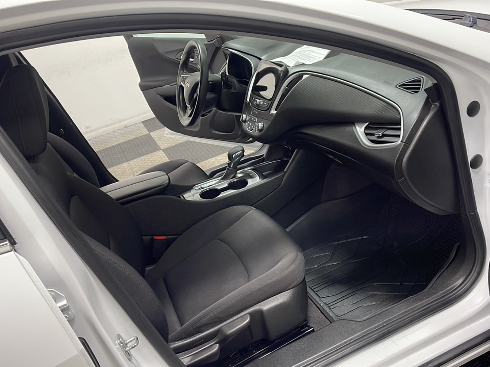 Used 2023 Chevrolet Malibu LT FWD image 15