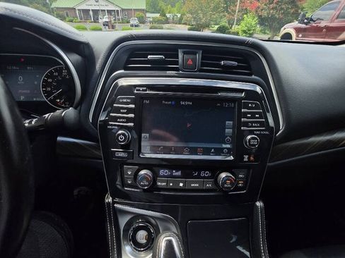 Used 2016 Nissan Maxima Platinum w/ Interior Lighting Package FWD image 17