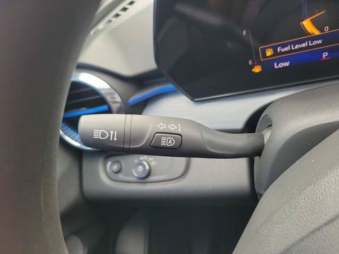 Used 2025 Chevrolet Trax LT FWD image 28