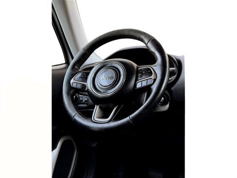 Used 2017 Jeep Renegade Latitude image 8