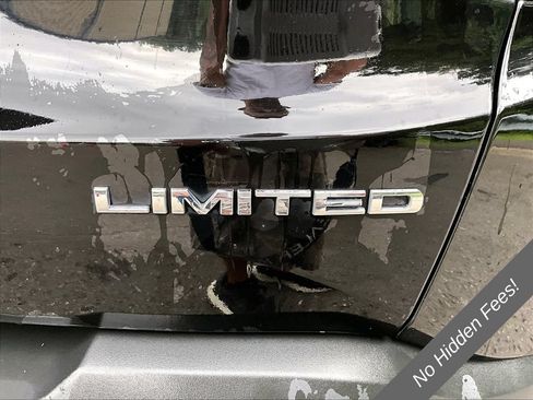 Used 2022 Jeep Renegade Limited w/ Sun, Sound & Wheels Group AWD/4WD image 8