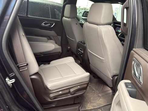 Used 2023 Chevrolet Tahoe Z71 w/ Luxury Package AWD/4WD image 2