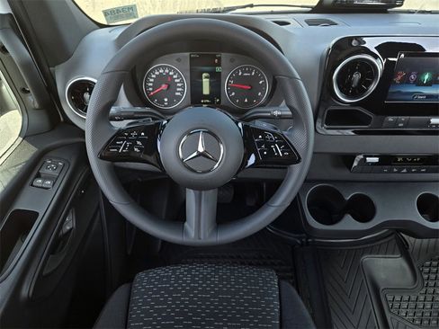 Used 2025 Mercedes-Benz Sprinter 2500 image 14