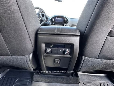 Used 2023 Chevrolet Traverse LT w/ Rear Camera Mirror Package image 20