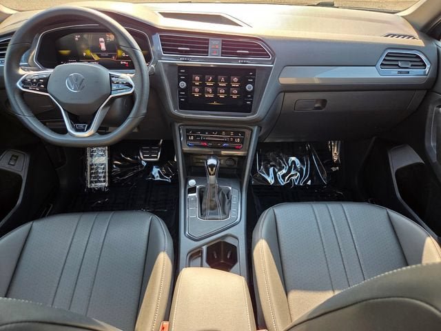 Used 2024 Volkswagen Tiguan SE R-Line w/ MDO Package, Three-Row FWD image 16