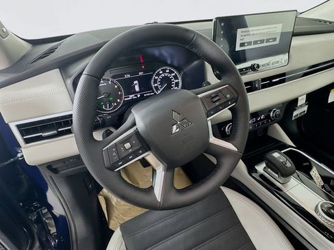 New 2026 Mitsubishi Outlander SE image 11