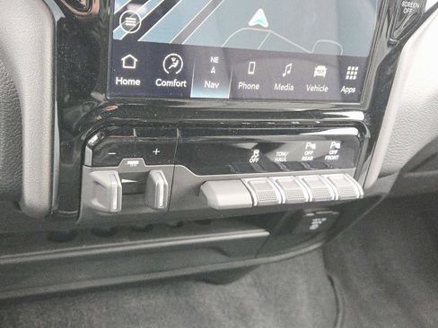 Used 2024 RAM 2500 Big Horn w/ Safety Group image 31