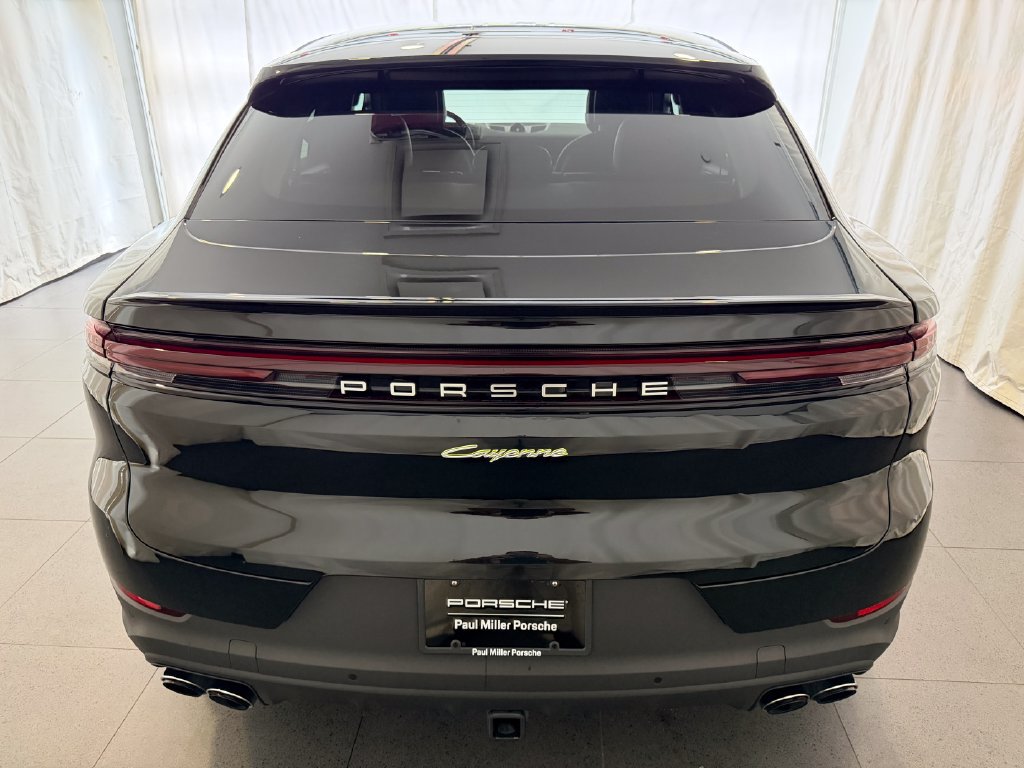 Certified 2025 Porsche Cayenne E-Hybrid Coupe AWD/4WD image 8