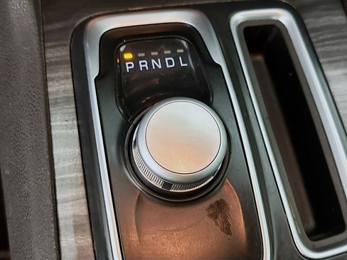 Used 2020 Chrysler 300 Touring RWD image 19
