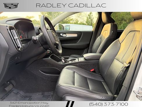Used 2021 Volvo XC40 T5 Momentum AWD/4WD image 3