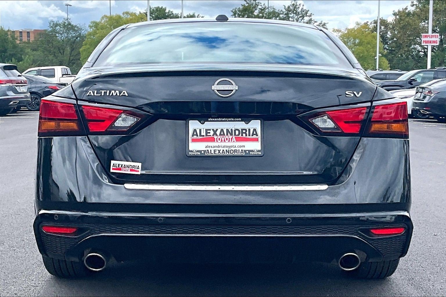 Used 2023 Nissan Altima 2.5 SV w/ SV Premium Package FWD image 4