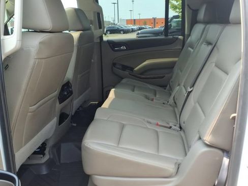 Used 2020 GMC Yukon XL SLT w/ Premium Edition AWD/4WD image 10