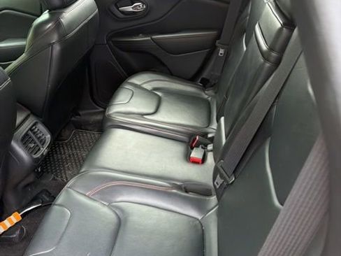 Used 2016 Jeep Cherokee Trailhawk w/ Comfort/Convenience Group AWD/4WD image 9