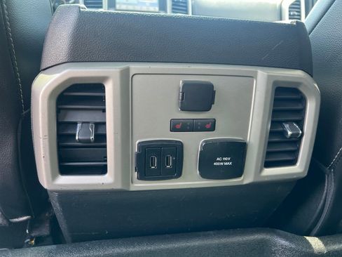 Used 2018 Ford F150 Lariat w/ Equipment Group 502A Luxury AWD/4WD image 29