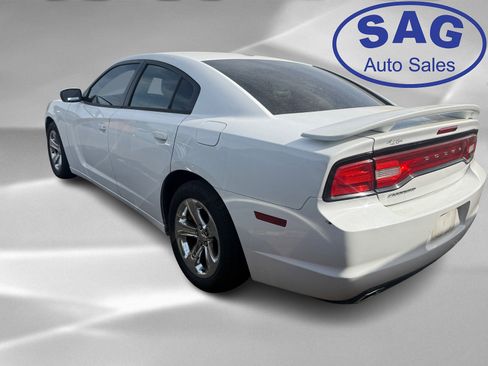 Used 2014 Dodge Charger SE w/ Sport Appearance Group image 4