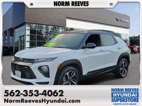 Used 2023 Chevrolet TrailBlazer RS w/ Sun and Liftgate Package image 1