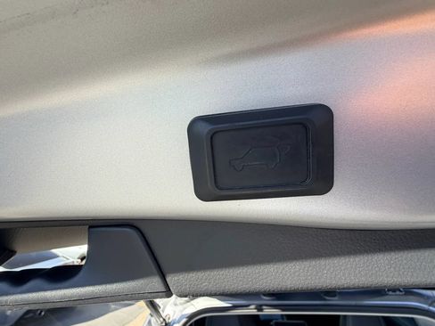 Used 2021 Toyota RAV4 Limited AWD/4WD image 27