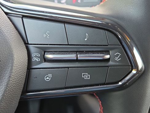 Used 2025 Chevrolet Equinox EV RS w/ Convenience Package II image 22