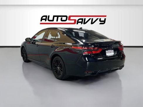 Used 2020 Toyota Camry SE w/ Carpet Mat Package FWD image 5