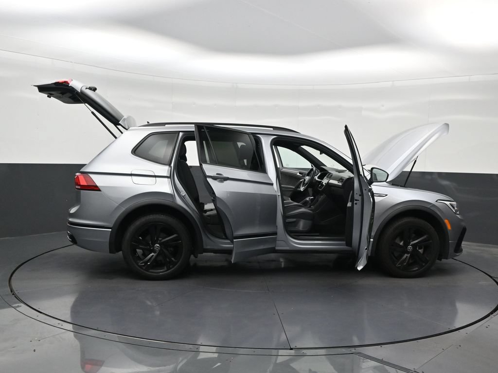 Used 2023 Volkswagen Tiguan SE R-Line FWD image 31