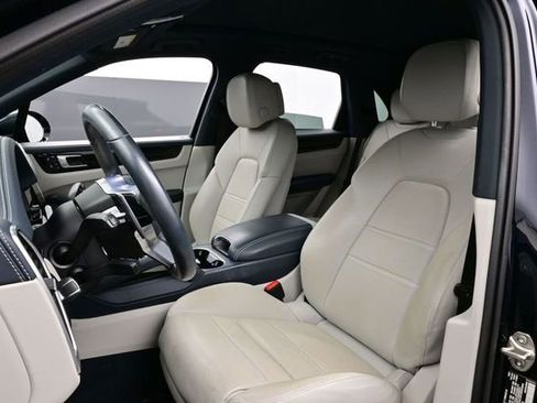 Certified 2022 Porsche Cayenne Platinum Edition AWD/4WD image 5