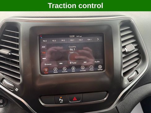 Used 2020 Jeep Cherokee Latitude Plus AWD/4WD image 28