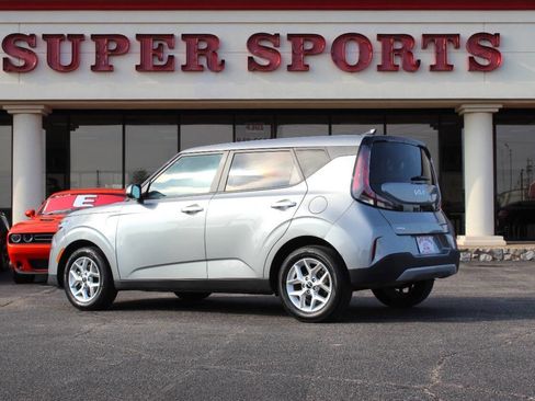 Used 2025 Kia Soul LX w/ LX Technology Package FWD image 5